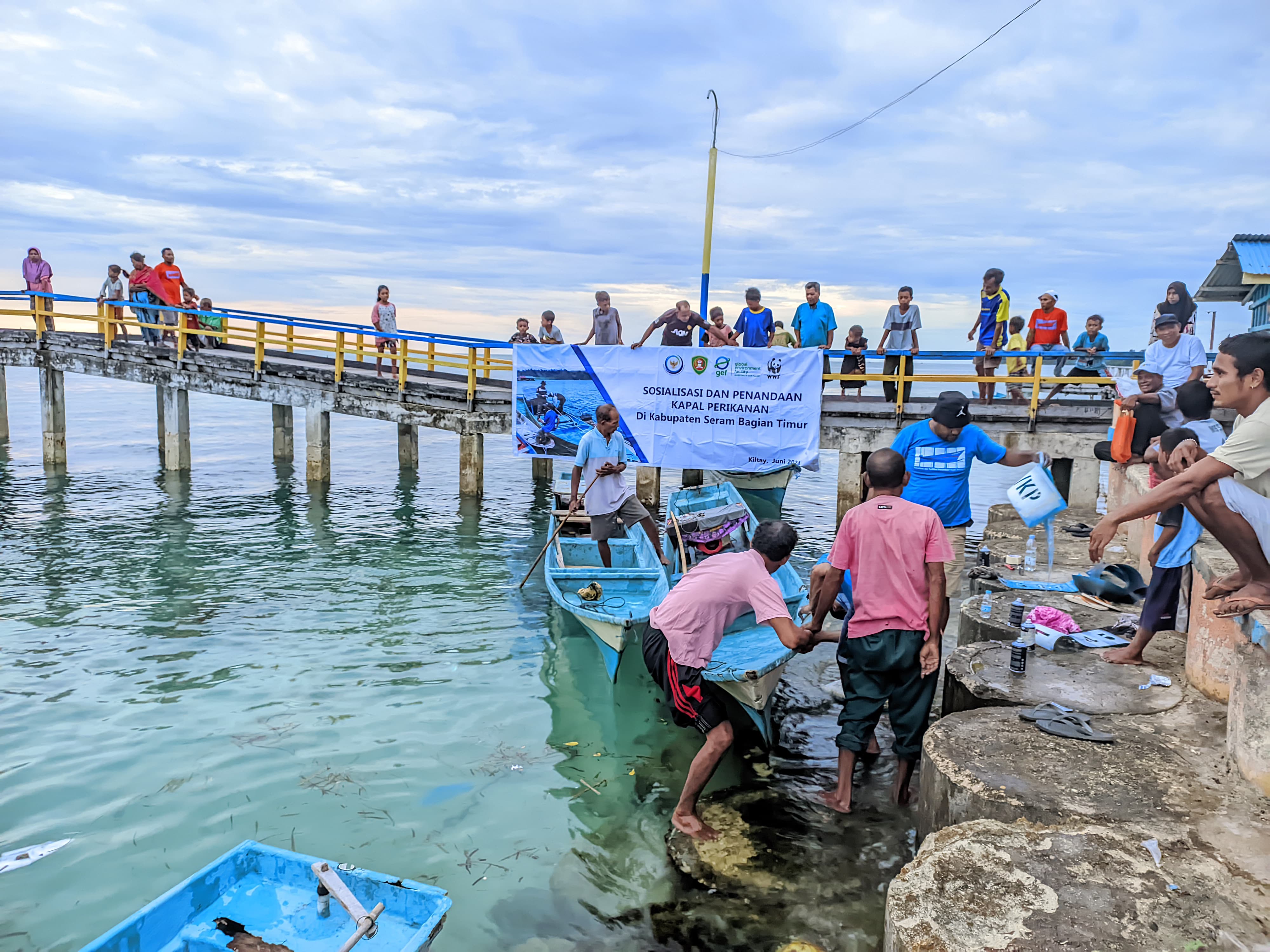 Penandaan Kapal Perikanan oleh DKP Provinsi Maluku di Kabupaten SBT difasilitasi melalui  Program hibah GEF 6 “The Ecosystem Approach To Fisheries Management (EAFM) In Eastern Indonesia (Fisheries Management Area (FMA) - 715,717 & 718) Components A, B, And D”.  (28-29/06/2024)